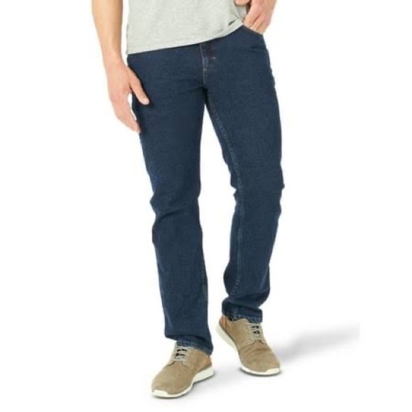 Wrangler Men's Free-to-Stretch Regular Fit Jean - Picture 1 of 8